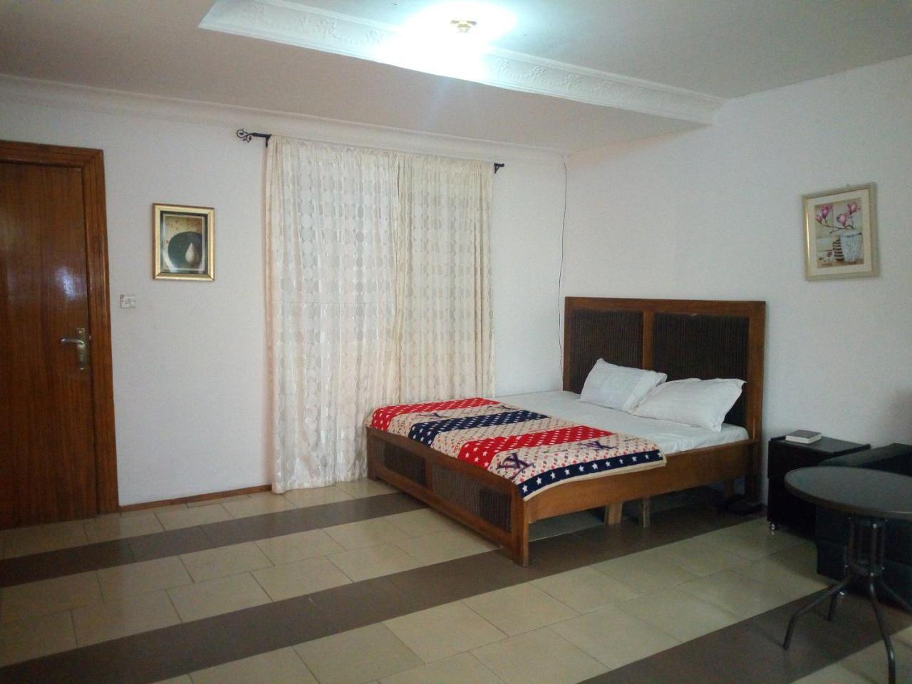 Crown Hotel Ιμπαντάν Εξωτερικό φωτογραφία